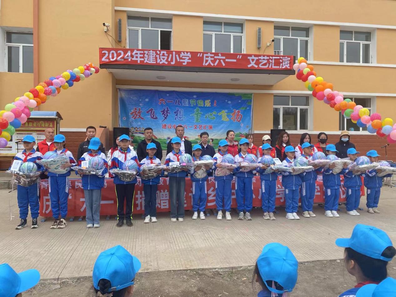 1718093980421443.jpg 青冈县开展庆“六一”慈善进校园.jpg
